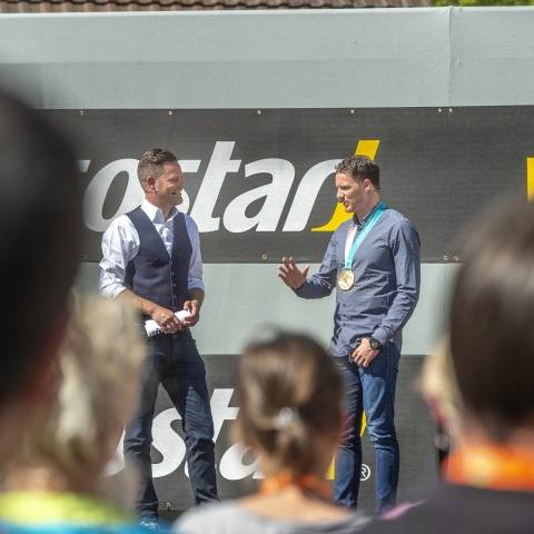 Dario Cologna zu Besuch beim Isostar Team