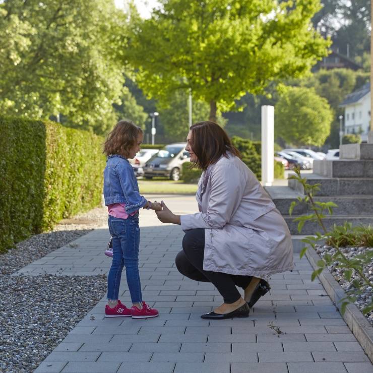Mitarbeiterin von Wander mit ihrem Kind